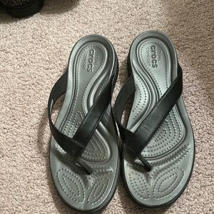 Croc size 10 flip flops